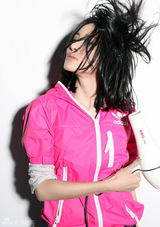 组图：吴晓敏夏日炫色运动写真 我喜欢不被定义