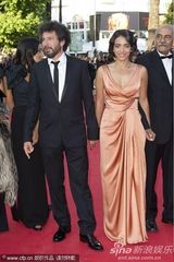 高清组图：《女人之源》首映 吕克-贝松吻娇妻抢镜