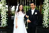 杨幂刘恺威完婚当众热吻 新娘洒泪双方父母到场