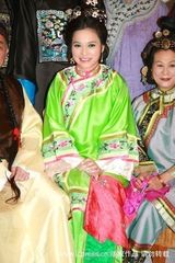 幻灯：话剧《审死官》朱咪咪秀Rap 犹如患产前抑郁