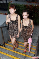 组图：港嫩模组合AD2疑被灌醉拍裸照 报警求助