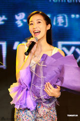 组图：古天乐型男装扮亮相 韩雪金莎娇俏动人