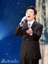 策划：唱歌要有独特范儿 湿身嘶吼狂甩头