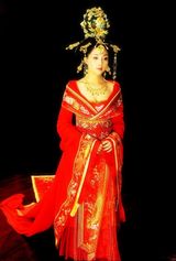 组图：《杨贵妃秘史》定妆照曝光 玄宗霸气贵妃华美