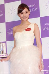 组图：陈法拉否认与陈敏之不和 将出席诸葛梓岐婚礼