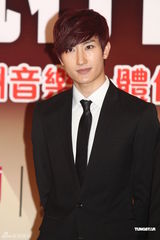 组图：SJ-M香港宣传引疯狂 容祖儿否认和何韵诗传言