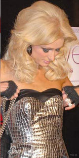 幻灯图集：帕丽斯-希尔顿趣图 喜爱自赏美胸