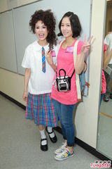 组图：李若彤李丽珍等扮学生妹拍TVB剧集广告