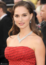 高清组图：娜塔丽-波特曼携未婚夫本杰明晒恩爱