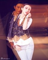 组图：张俪炫彩摩登之美诠释多面个性