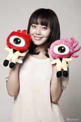 组图：张佳宁贺岁大片曝光 红火送“福”气