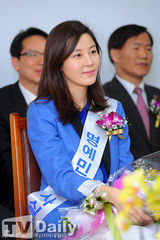 组图：朴海镇模范纳税 金荷娜刘仁娜美艳