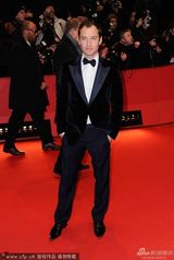 组图：《副作用》首映 王家卫携妻子助阵