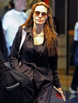 幻灯图集：皮特朱莉看球激吻 力破不和传闻