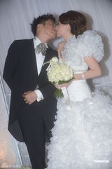 组图：姚乐怡下嫁圈外男友 众明星到场庆贺