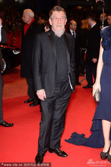 组图：柏林电影节开幕 老顽童约翰赫特白须俏皮