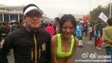 组图：最美马拉松女孩走红 私照曝光豪露半球