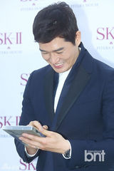 组图：韩星刘智泰出席品牌纪念活动绅士帅气