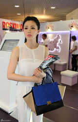 组图：关悦探访戛纳电影市场 尽显知性优雅魅力