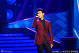 组图：第18届白玉兰奖现场 吴奇隆献唱《三寸天堂》