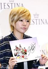 组图：韩国女团少女时代出席代言品牌粉丝签名会