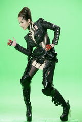 组图：萧亚轩新专辑改版 打造“潇洒战士”