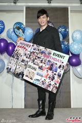 组图：温升豪35岁生日圆歌手梦 唱新歌回馈歌迷