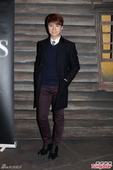 组图：黄秋生演舞台剧压力大 揶揄杜汶泽人缘差