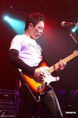 组图：黄贯中台北开唱 “头号粉丝”朱茵现身支持