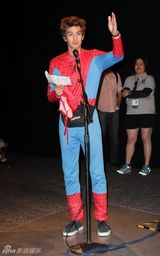 高清组图：新蜘蛛侠安德鲁和女主角艾玛-斯通亮相