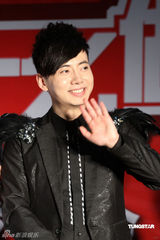 幻灯图：“内地造星教父”出书 陈子嘟称新秀缺内涵