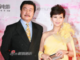高清组图：赵雅芝雍容高贵 和老公红毯秀甜蜜