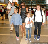 组图：小贝一家高调亮相 七公主萌样可人