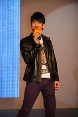 幻灯：吴建飞携三“天使”亮相 谈新片《澳门往事》