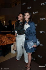 组图：杨紫琼与前夫之女有说有笑 称祝福梁洛施