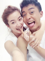 组图：李佳航李晟微博认爱 私房照曝光甜蜜温馨