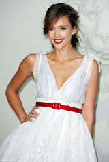 幻灯图集：杰西卡-阿尔芭白裙秀女人味 和伊万同台