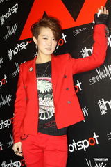 组图：众星争相效仿巨星 海清反串黄义达缅怀张国荣