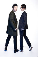 组图：羽泉最新写真曝光 西装衬衫显成熟魅力