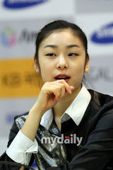 幻灯图：金妍儿等参加2010冰上表演彩排