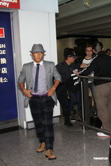 组图：w-inds.来港举行发布会 感谢粉丝接机