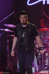 组图：恭硕良与好友侧田争林忆莲出席音乐会