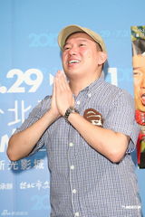 组图：杜汶泽病愈后首度赴台湾宣传《低俗喜剧》