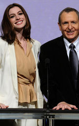 幻灯图集：安妮-海瑟薇和奥斯卡新主席公布提名