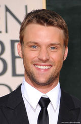 高清组图：金球奖雨中“湿身” 明星走红毯劲头不减