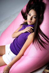 高清组图：韩国车模李美贤写真 演绎紫色迷情