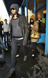 幻灯图集：卡蒂-佩里携男友伦敦街头觅食甜蜜惹眼