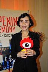 幻灯图集：余男和《朗读者》导演同写书法祝福