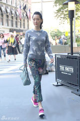 组图：白冰纽约时尚街拍 显简约优雅国际范儿