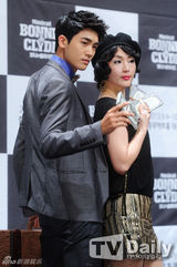 组图：SHINeeKey等宣传音乐剧《Bonnie&Clyde》